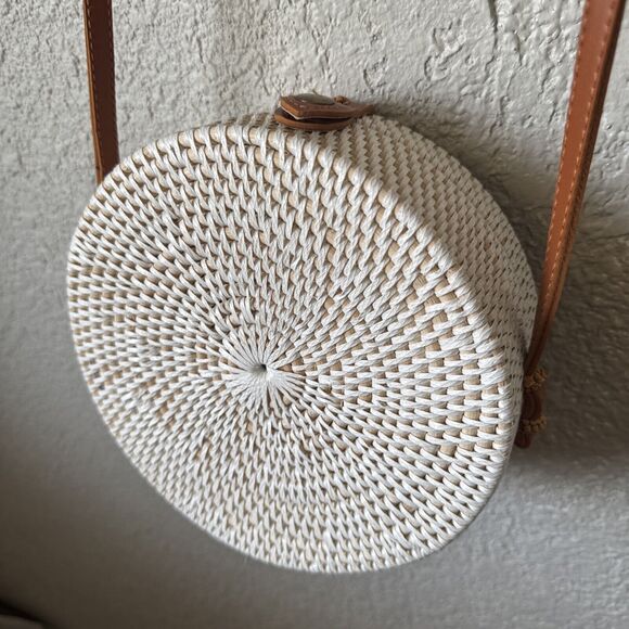 Round Cane Cross Body Shoulder Bag with Shells, Leather Strap & Snap Clo… - Picture 11 of 13